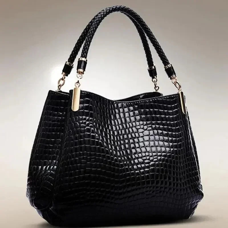 **Women's Large Capacity Tote Bag** – A stylish **shoulder bag** featuring a **crocodile print** for a bold look. Perfect for daily commutes and shopping, this **bright-face handbag** offers ample space and functionality.